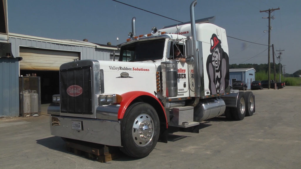 Inflatable liner Lifting Semi Truck